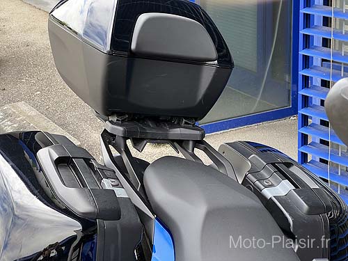 BMW F900XR Motorradvermietung Frankreich